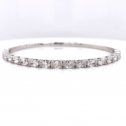 HALF WAY OVAL DIAMOND BANGLE HALF WAY OVAL DIAMOND BANGLE